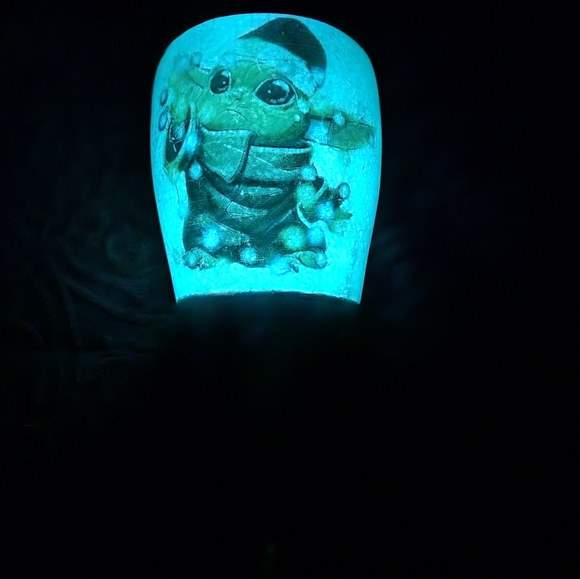 22 oz baby yoda tumbler, glow in the dark - Picture 8 of 9